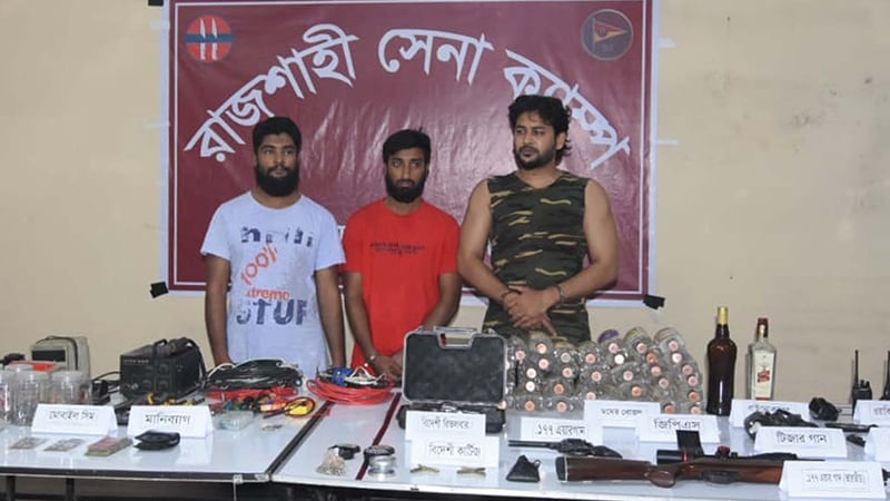 অস্ত্রসহ আটক অনিন্দ্যসহ তিনজনের বিরুদ্ধে মামলা, রিমান্ড চাইবে পুলিশ